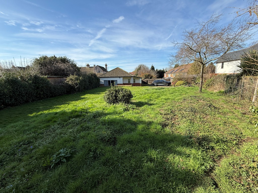Lot: 89 - DEVELOPMENT OPPORTUNITY - PERMISSION FOR TWO DETACHED CHALET BUNGALOWS AND EXTENSION OF EXISTING DWELLING INTO CHALET BUNGALOW - Land to rear